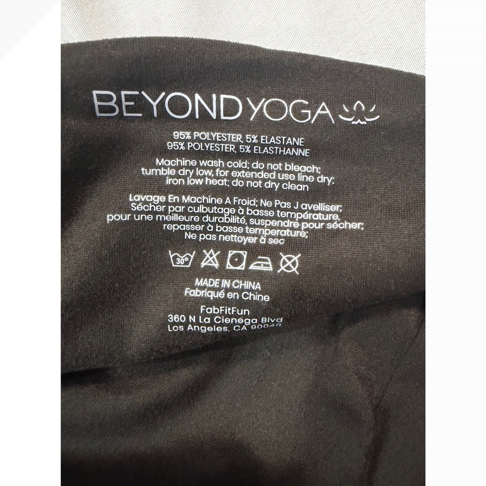 Beyond Yoga Hidden Zipper Pocket Infinity Scarf Black Athletic Travel Wrap - Picture 2 of 5